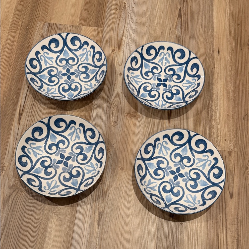 Gallery tabletop Set of 4 Blue and White bowl wide